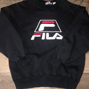 Vtg 90’s Fila logo gym sweatshirt fits like a large